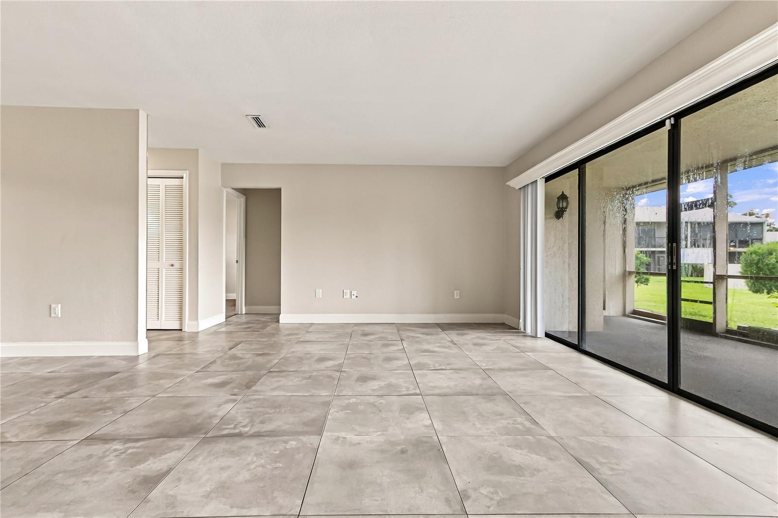 260 MICHAELS CIR — photo 10