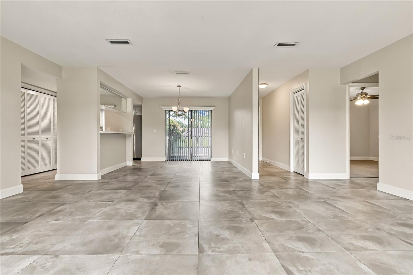 260 MICHAELS CIR — photo 8