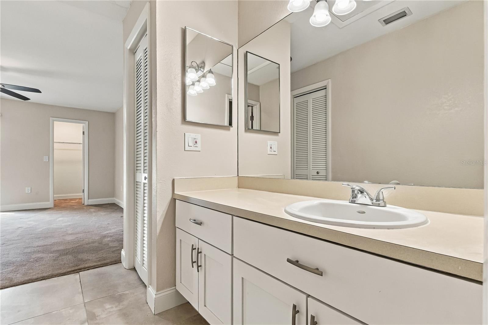 260 MICHAELS CIR — photo 29