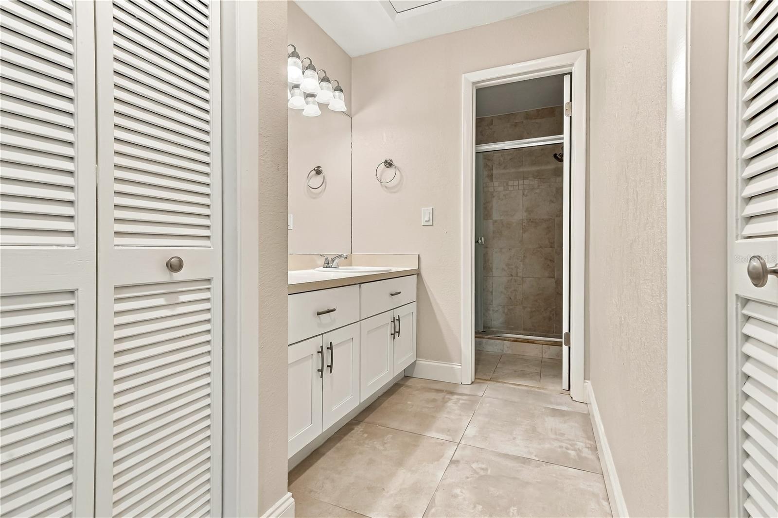 260 MICHAELS CIR — photo 27