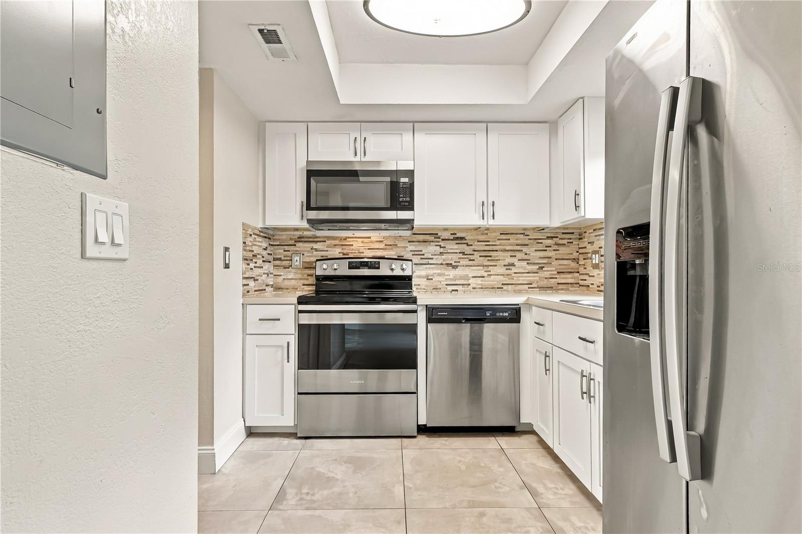 260 MICHAELS CIR — photo 18
