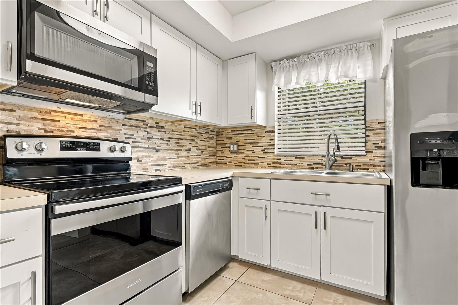 260 MICHAELS CIR — photo 19