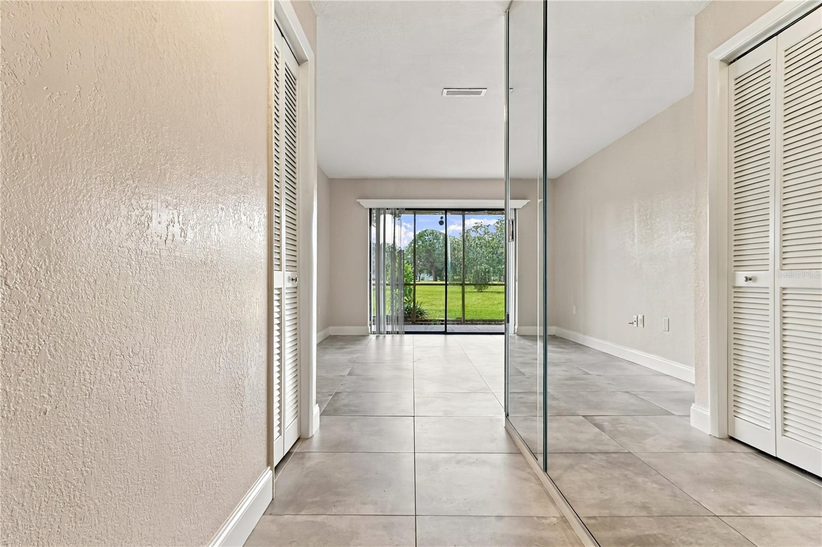 260 MICHAELS CIR — photo 5