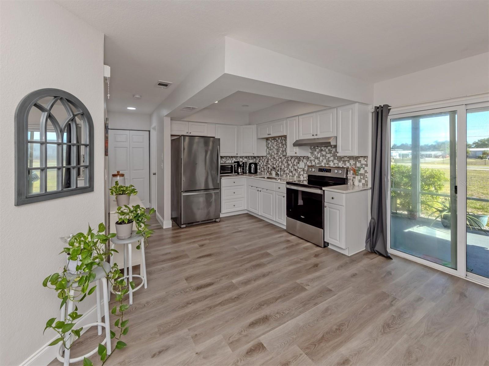 5568 KENWOOD DR — photo 11