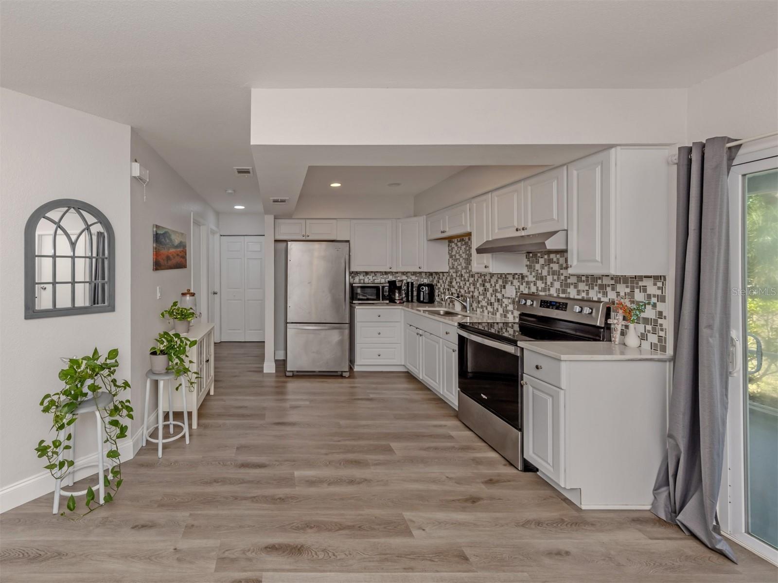 5568 KENWOOD DR — photo 10