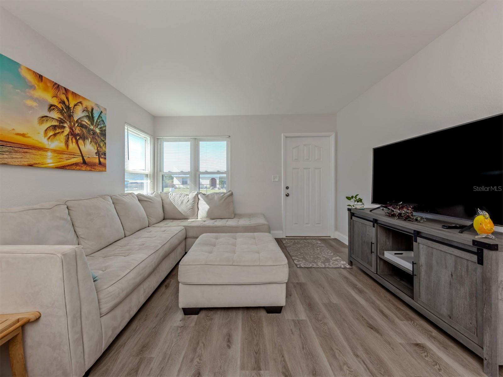 5568 KENWOOD DR — photo 9