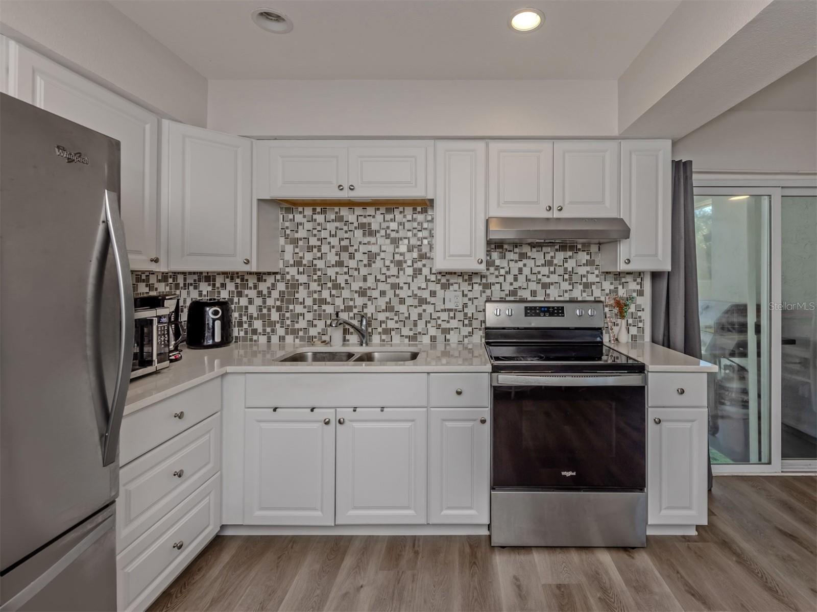 5568 KENWOOD DR — photo 16