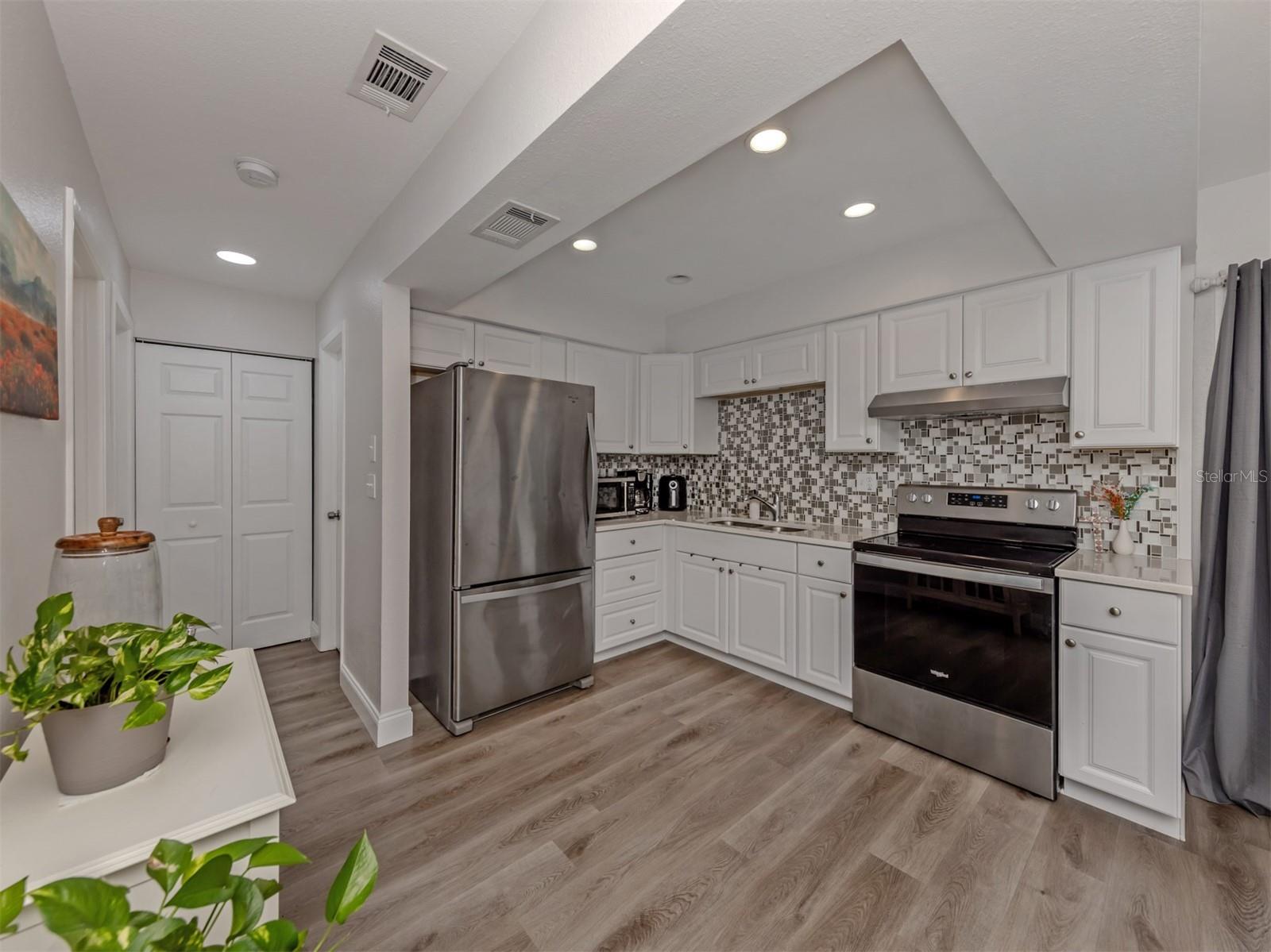 5568 KENWOOD DR — photo 12