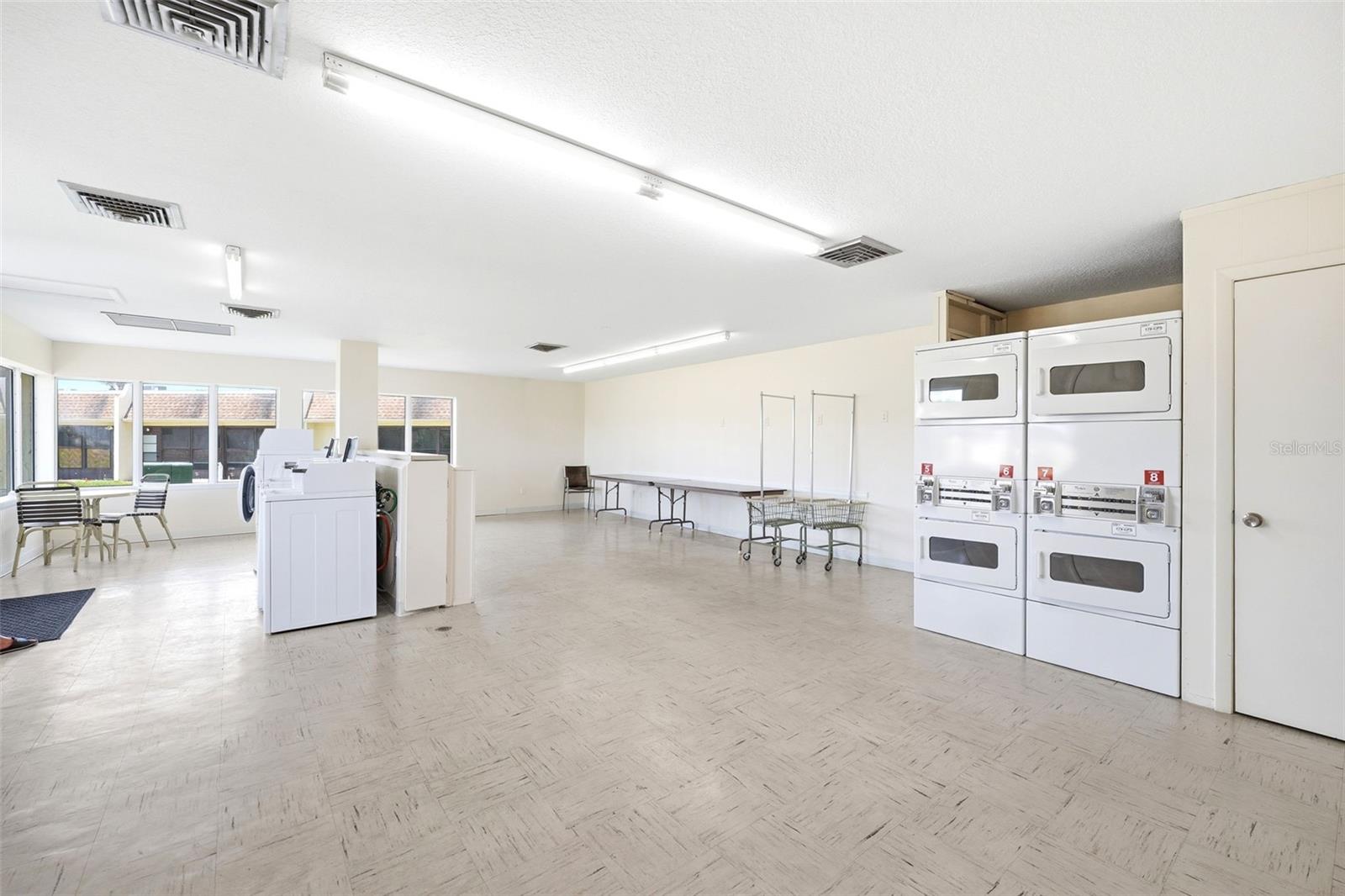 11210 CARRIAGE HILL DR #5 — photo 32