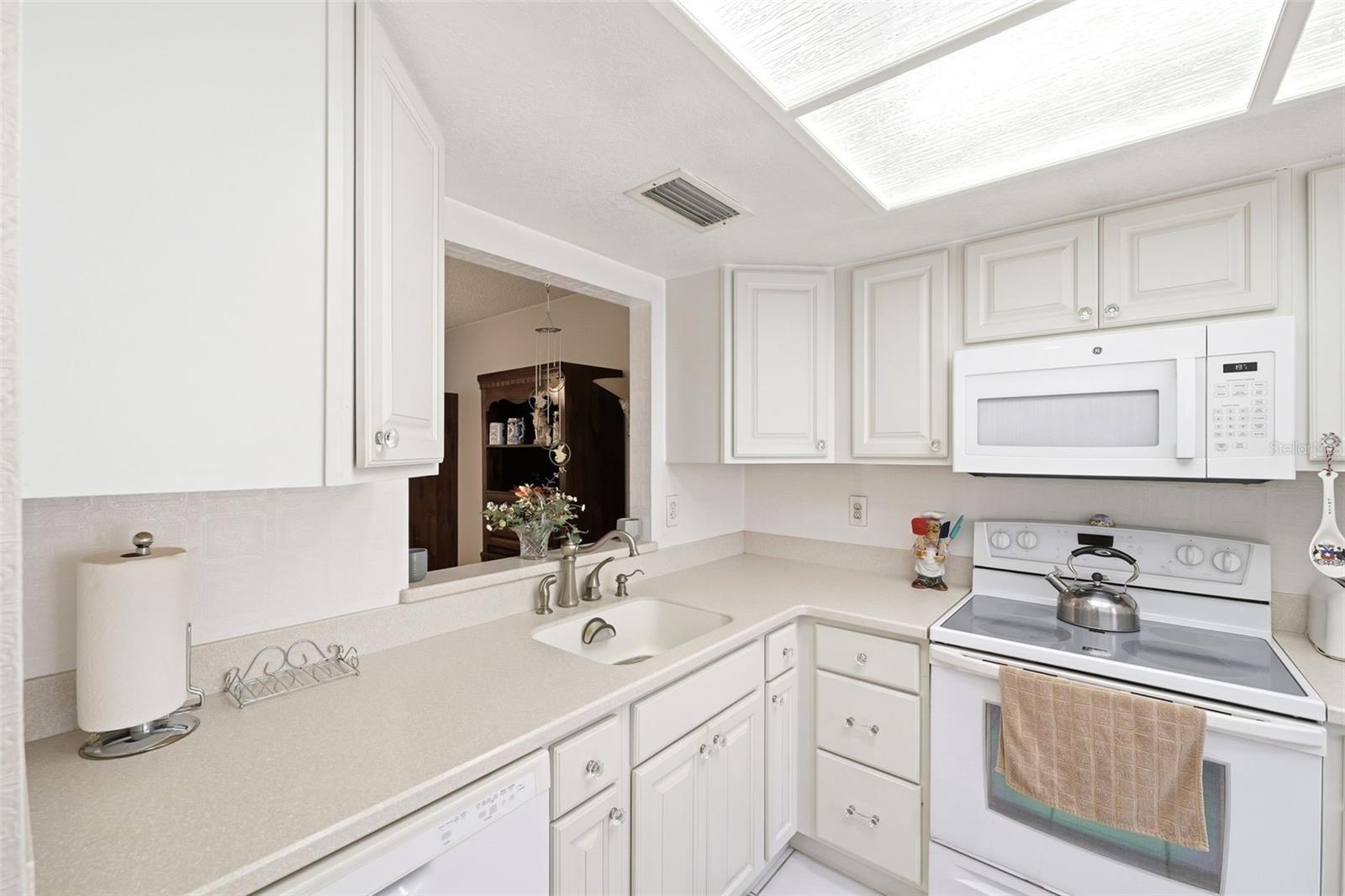 11210 CARRIAGE HILL DR #5 — photo 17