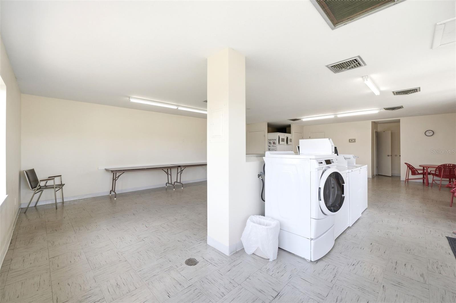 11210 CARRIAGE HILL DR #5 — photo 31