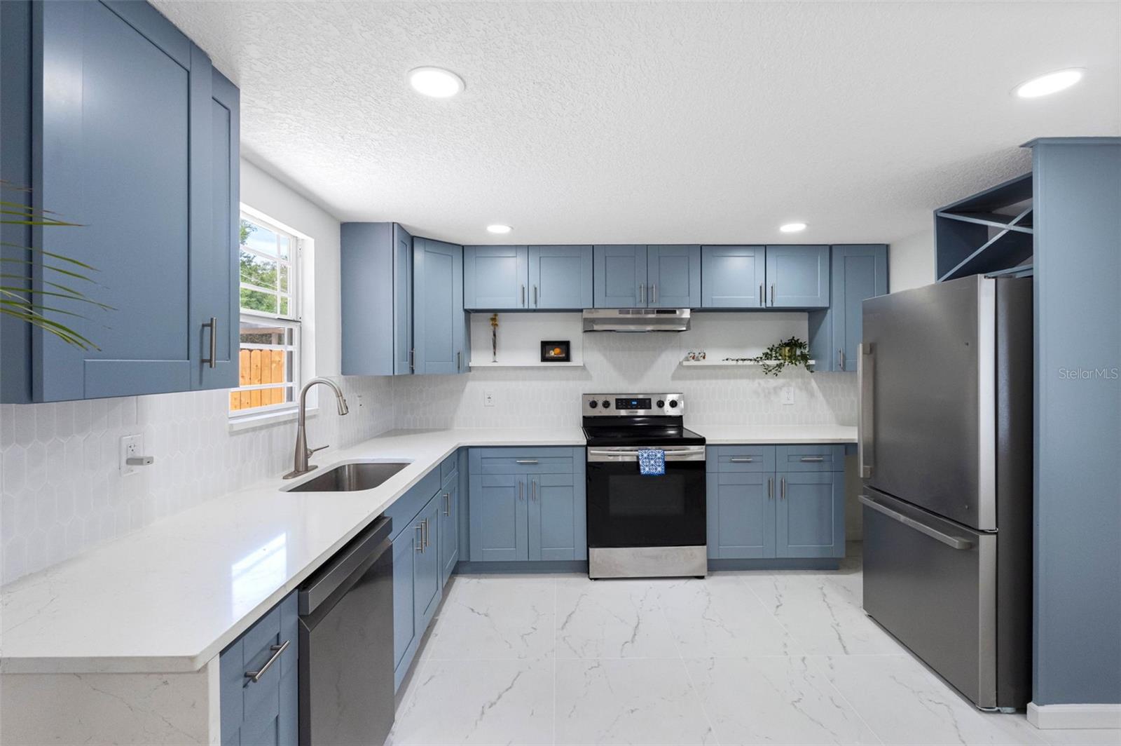 1208 E CHILKOOT AVE — photo 10