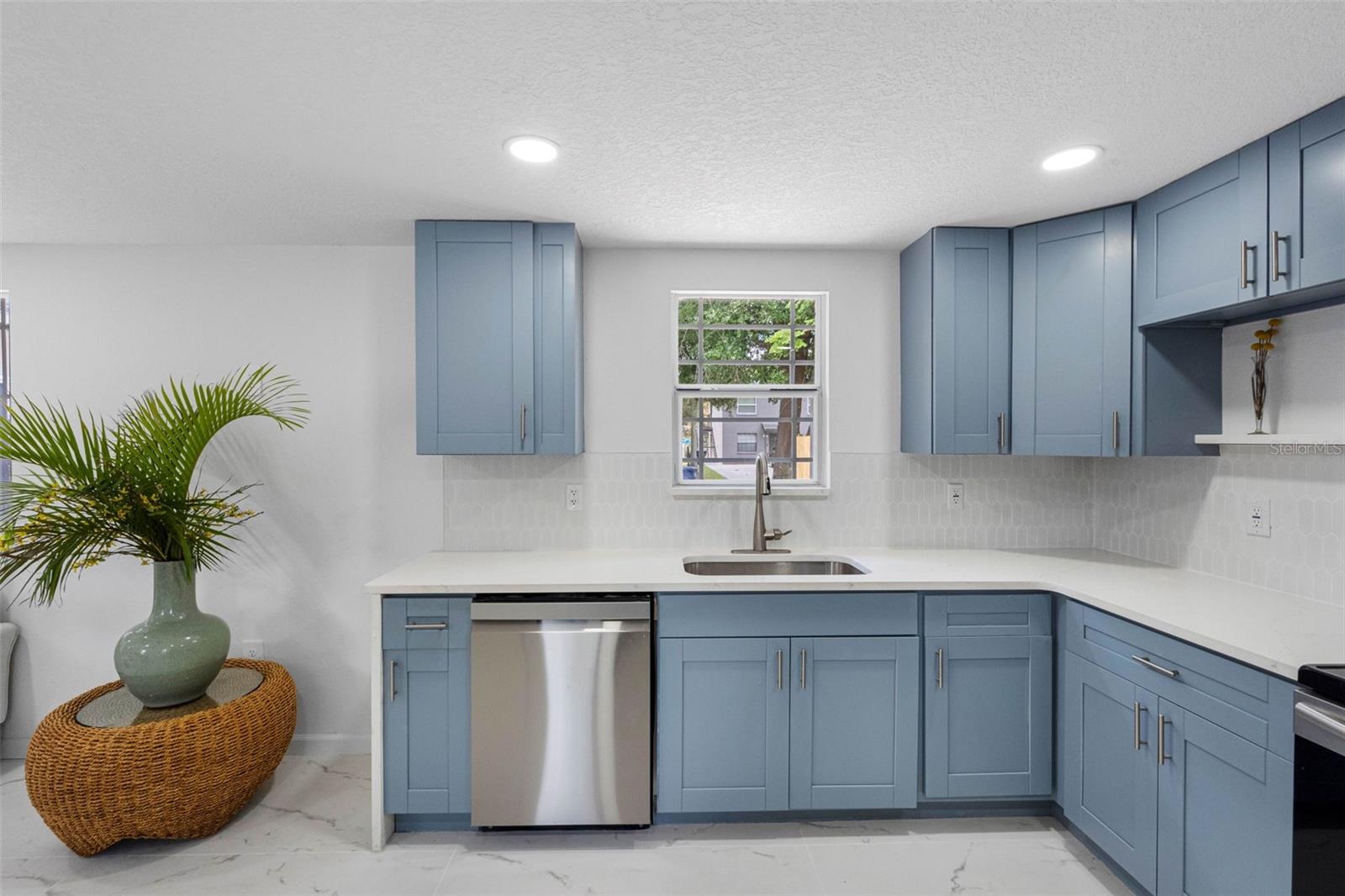 1208 E CHILKOOT AVE — photo 12