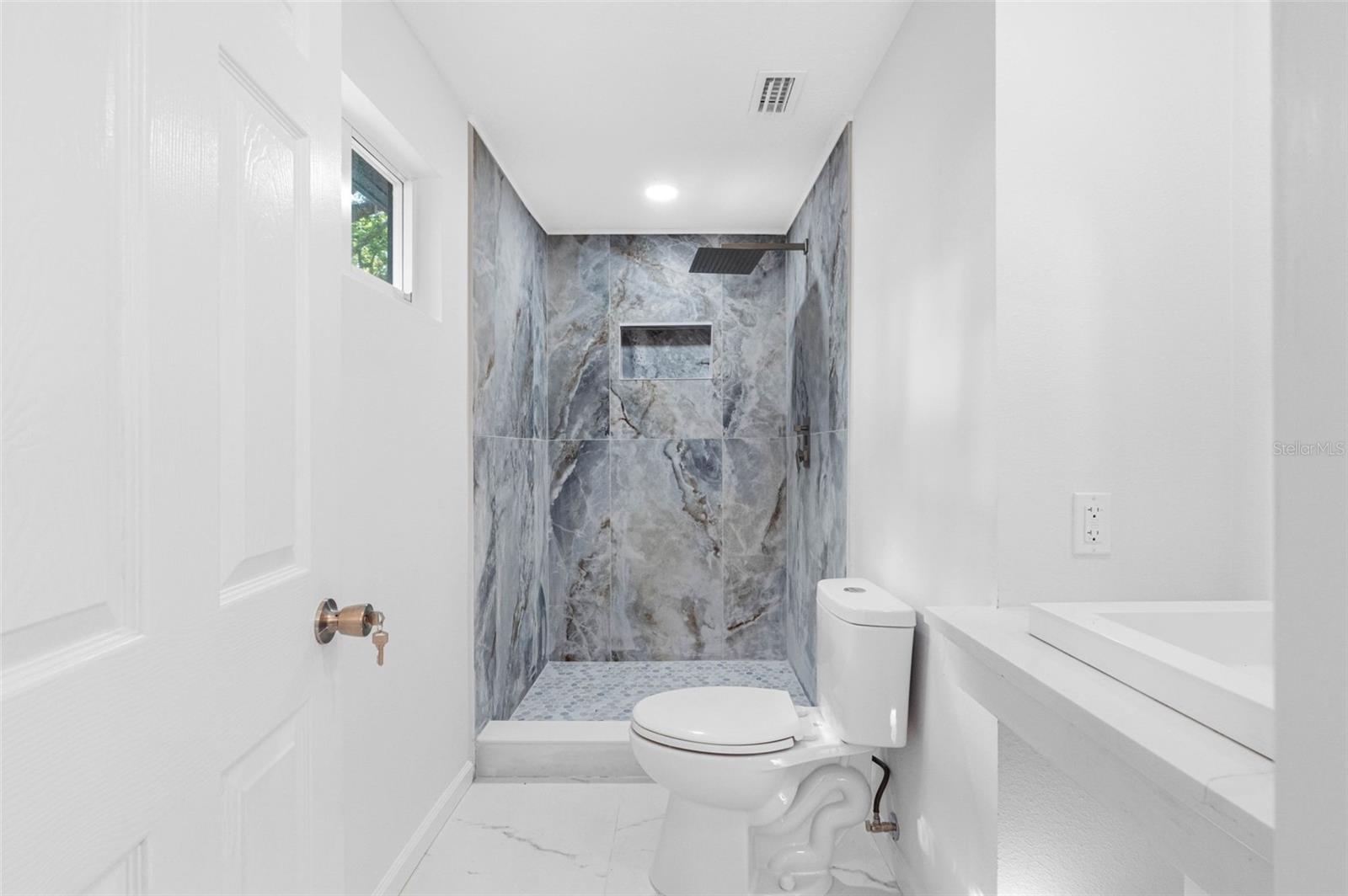 1208 E CHILKOOT AVE — photo 16