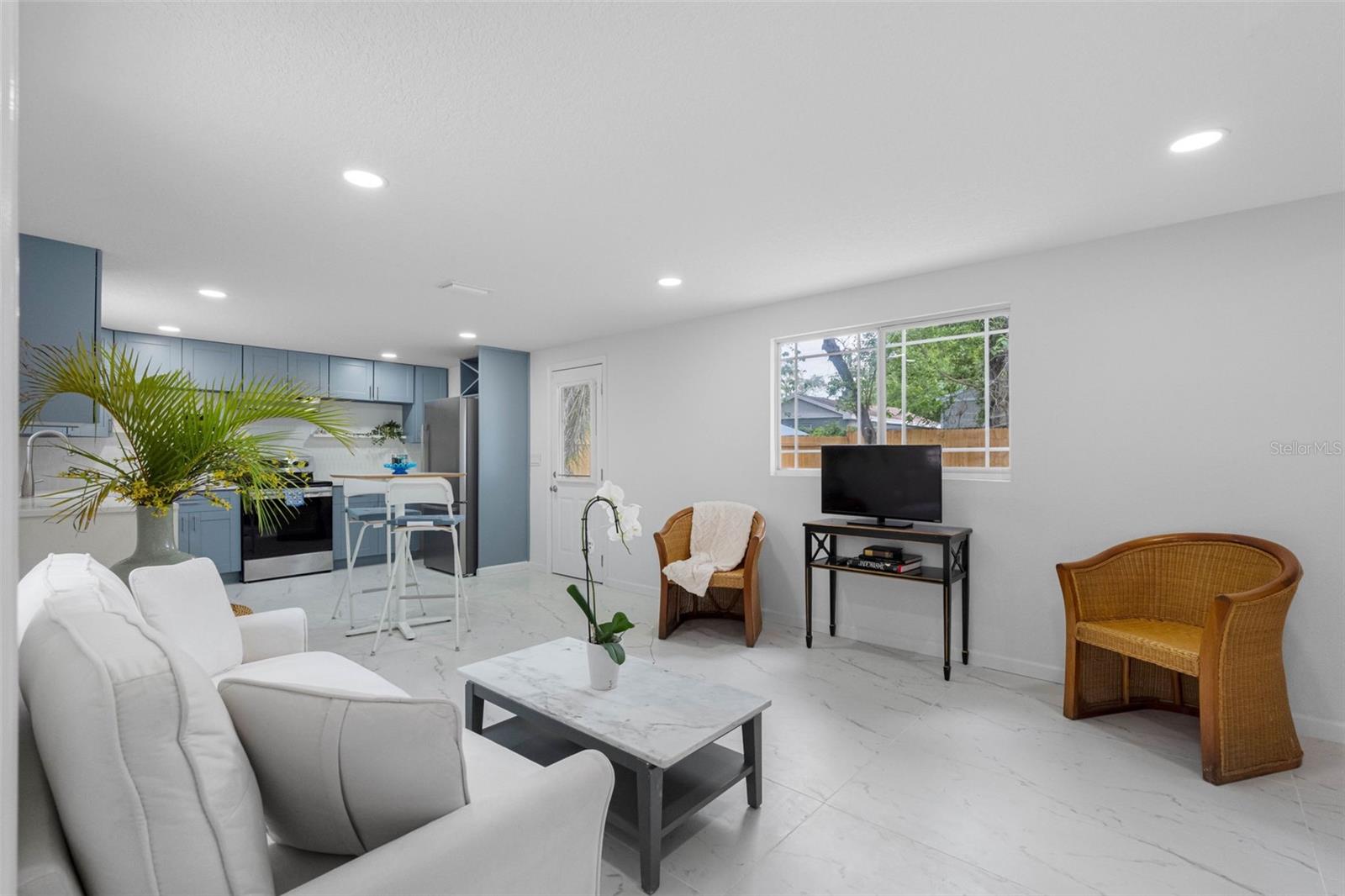 1208 E CHILKOOT AVE — photo 4