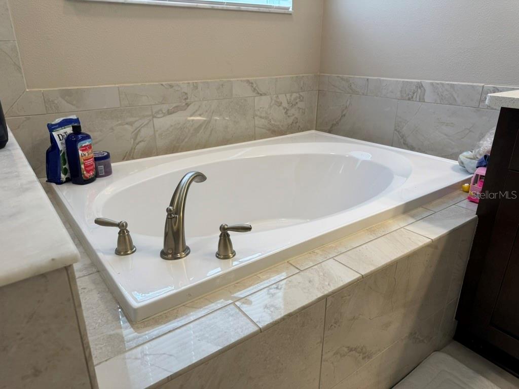 7749 BRONZE OAK DR — photo 32