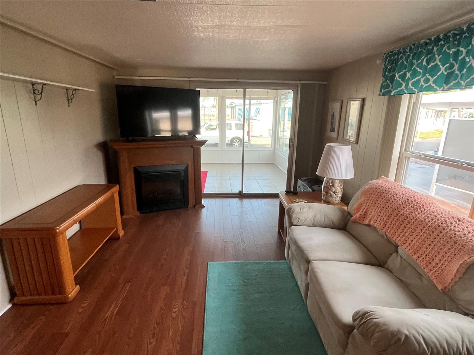 825 JOLANDA CIR — photo 10