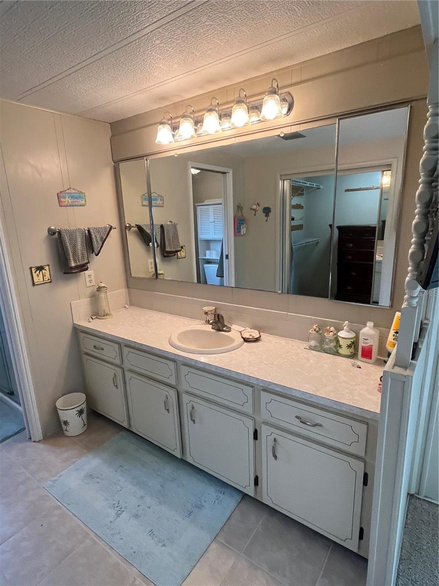 825 JOLANDA CIR — photo 33