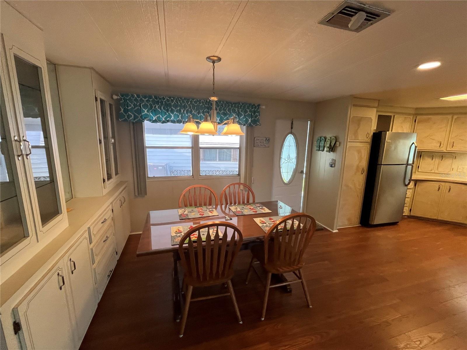 825 JOLANDA CIR — photo 9