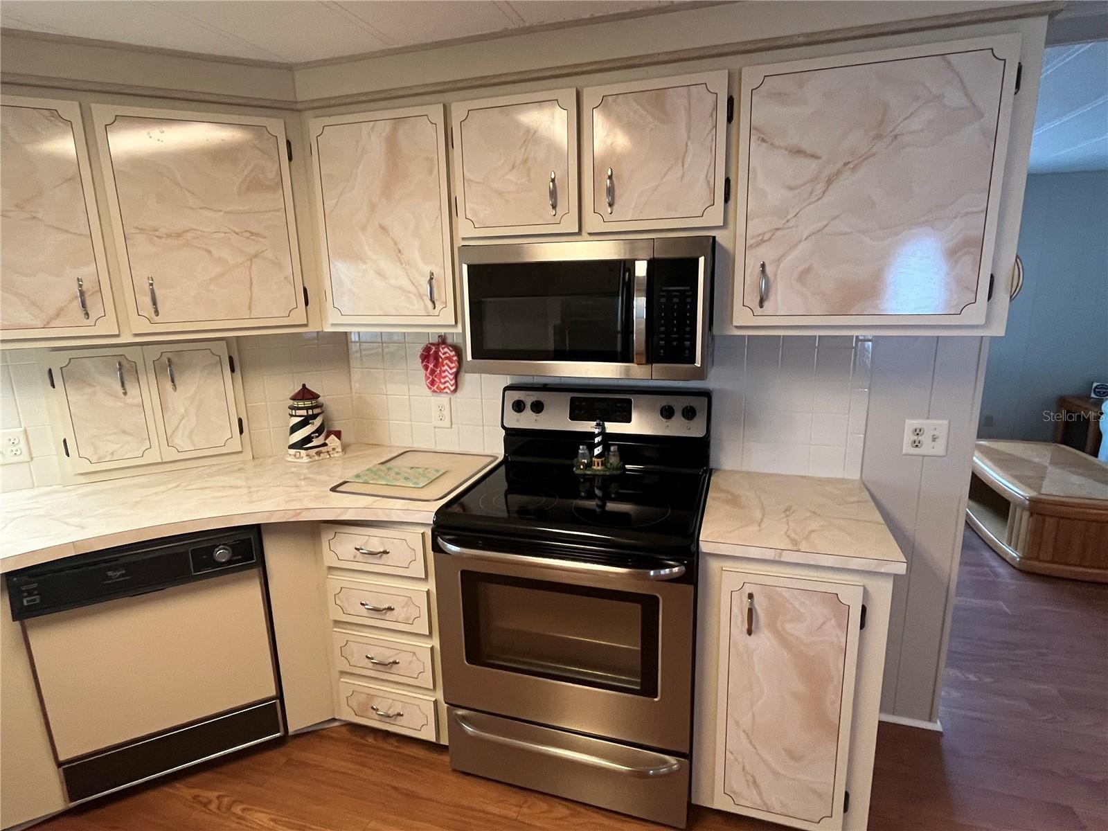 825 JOLANDA CIR — photo 18
