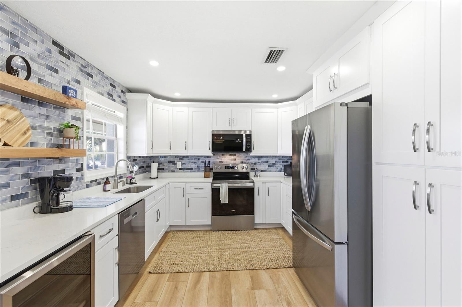 201 POMPANO DR SE #C furnished — photo 7