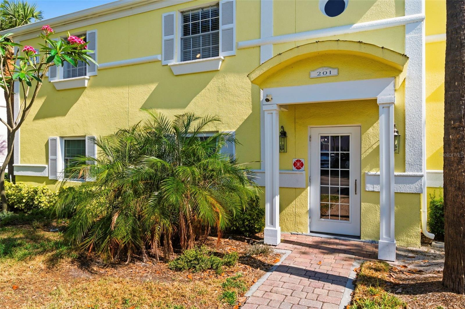 201 POMPANO DR SE #C furnished — photo 3
