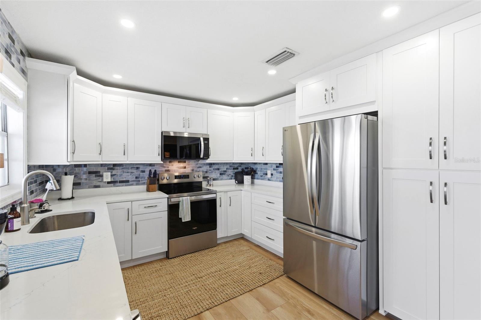 201 POMPANO DR SE #C furnished — photo 8