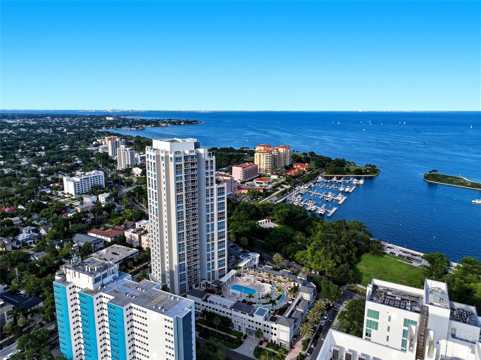 400 BEACH DR NE #401 — photo 32