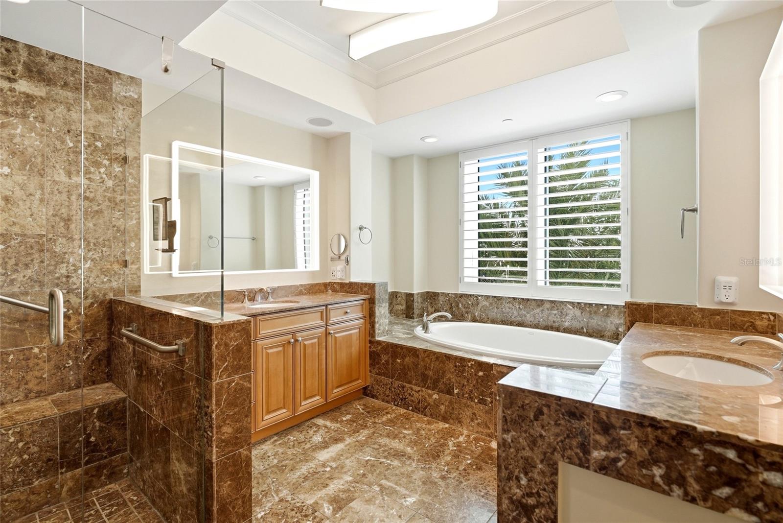 400 BEACH DR NE #401 — photo 21