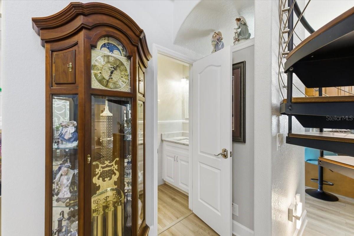 2818 SHIPSTON AVE — photo 41
