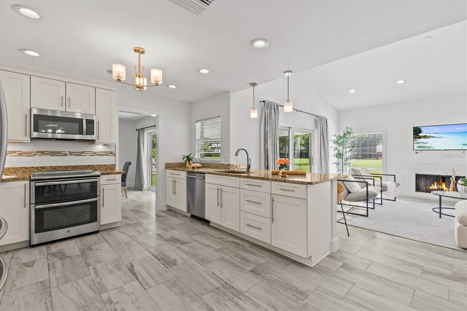 13915 WHISPERWOOD DR — photo 13