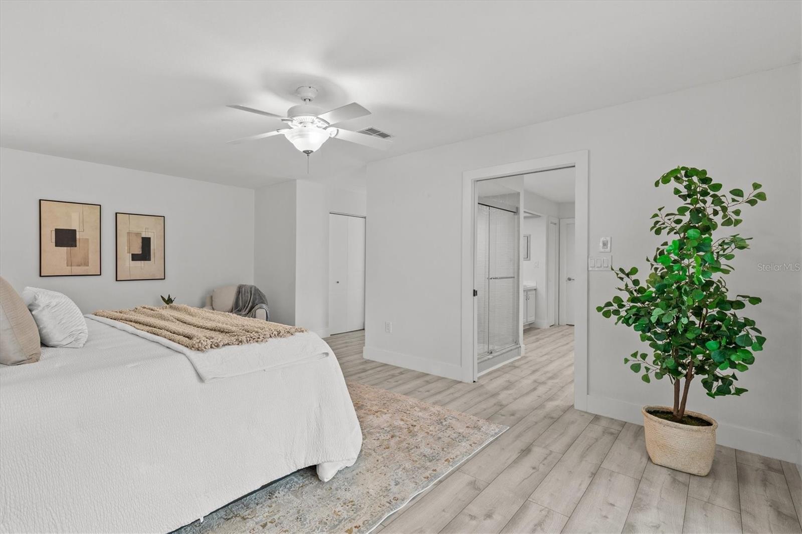 13915 WHISPERWOOD DR — photo 25