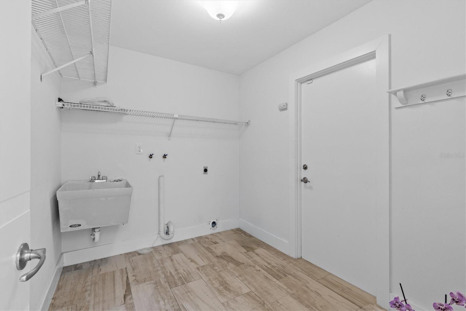 13915 WHISPERWOOD DR — photo 48