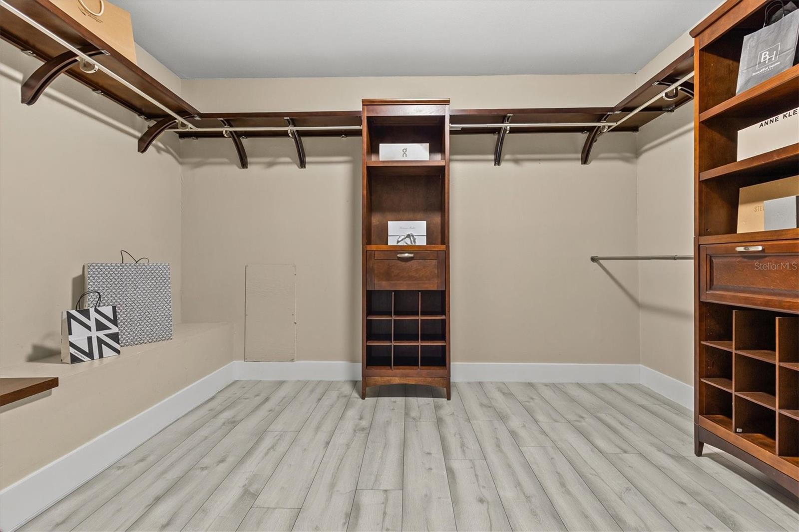 13915 WHISPERWOOD DR — photo 36