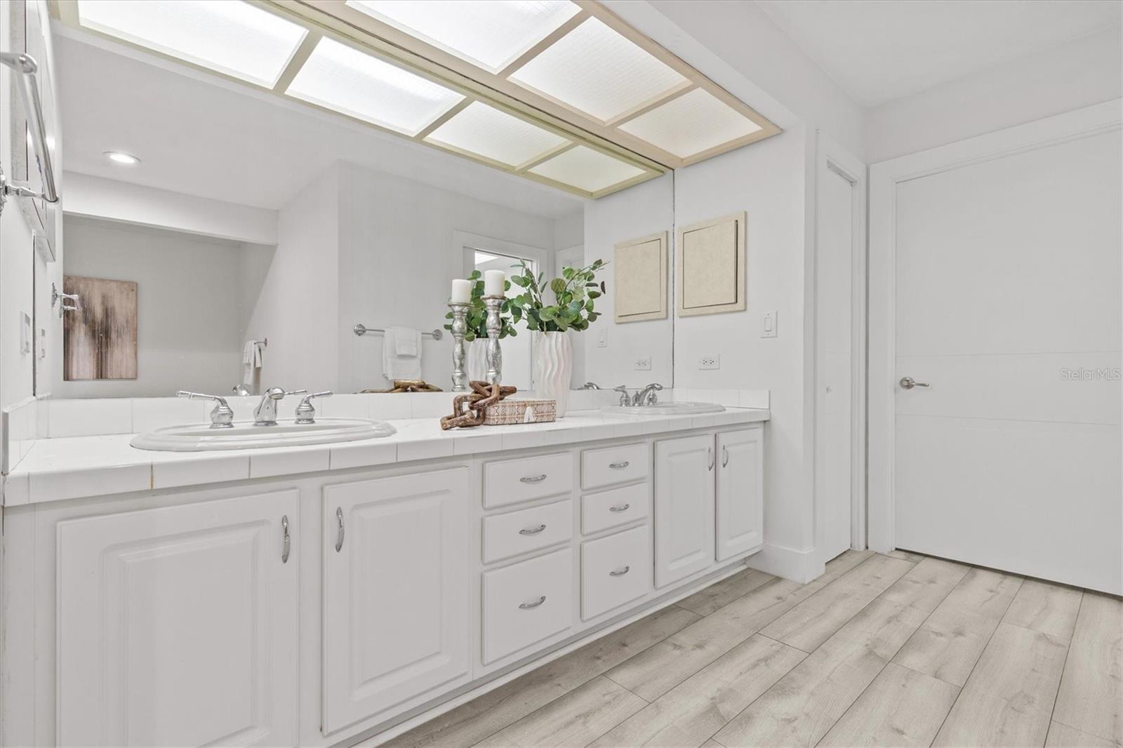 13915 WHISPERWOOD DR — photo 34