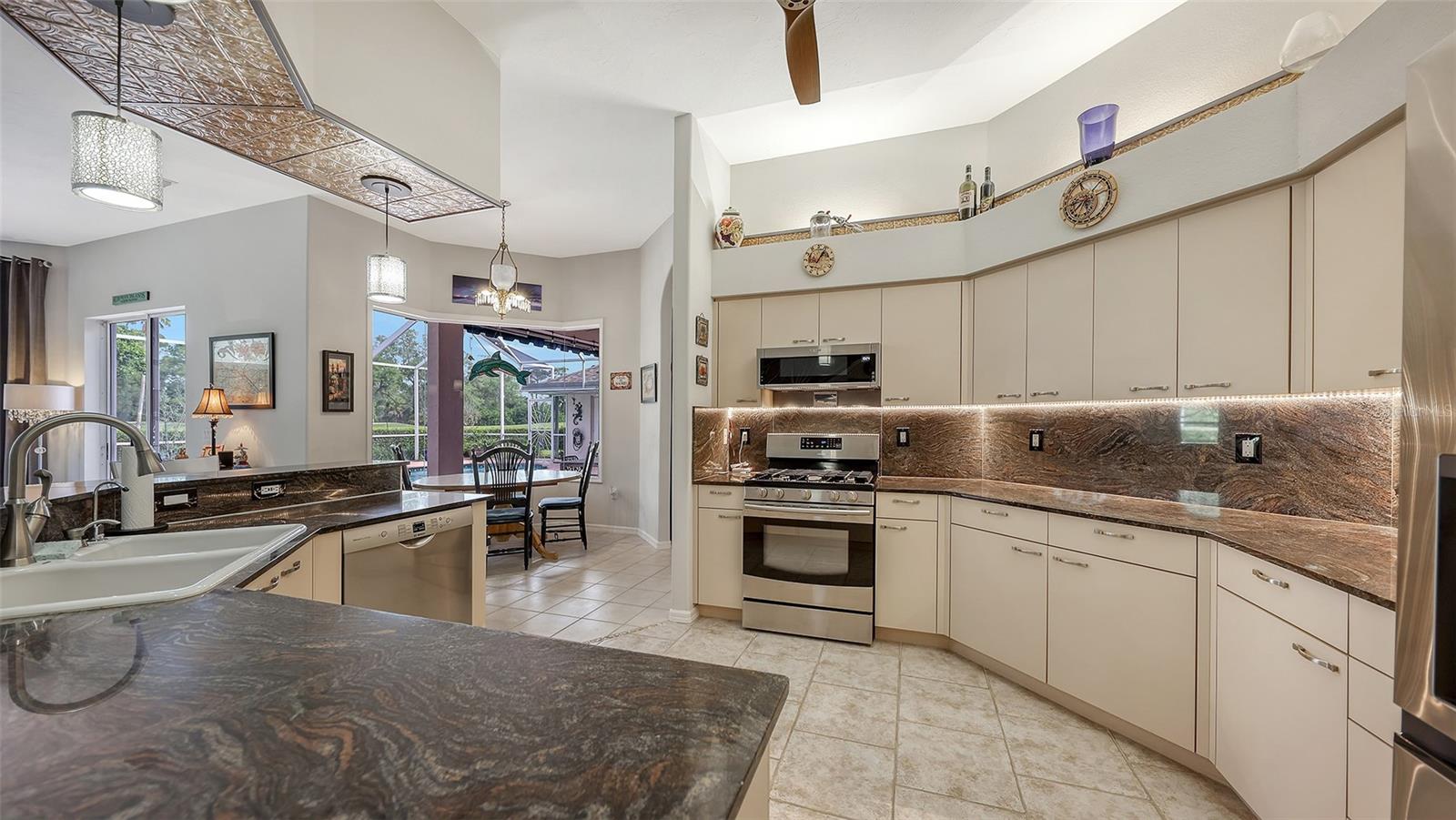 7025 N SERENOA DR — photo 19
