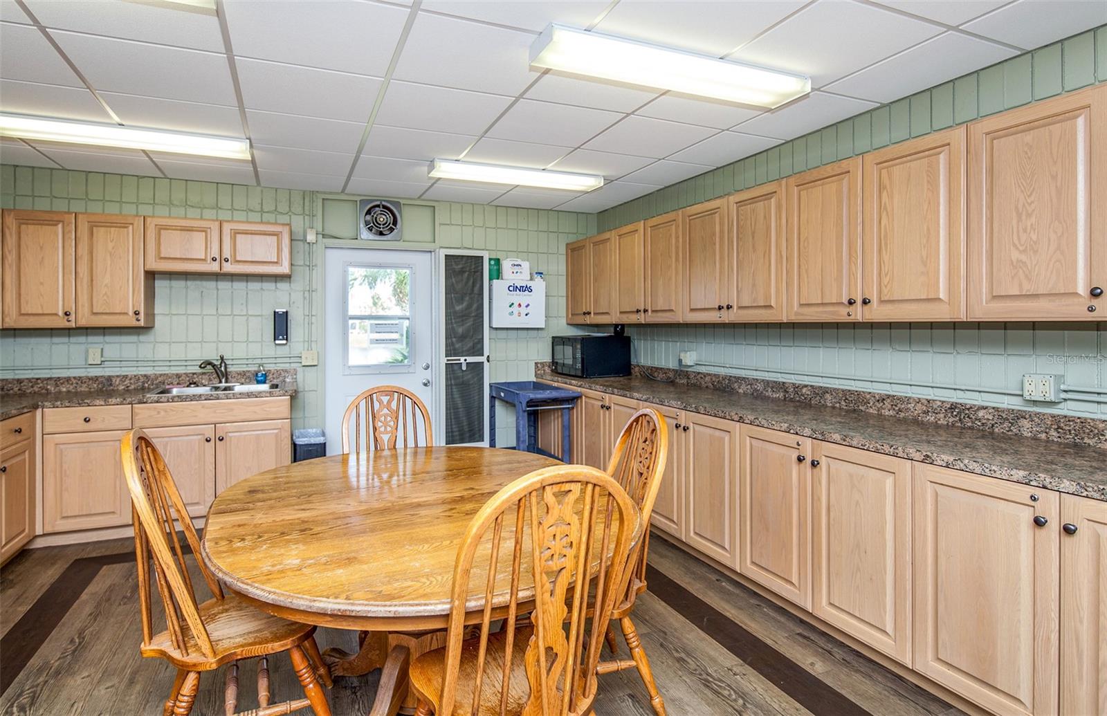 878 JOLANDA CIR — photo 39