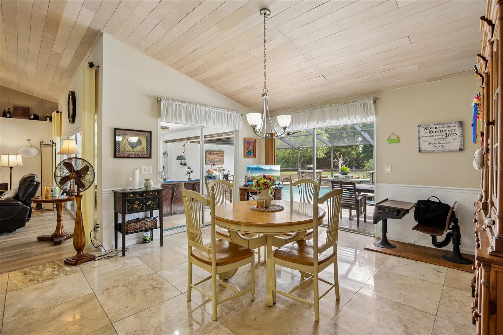 213 N BROCKFIELD DR — photo 17