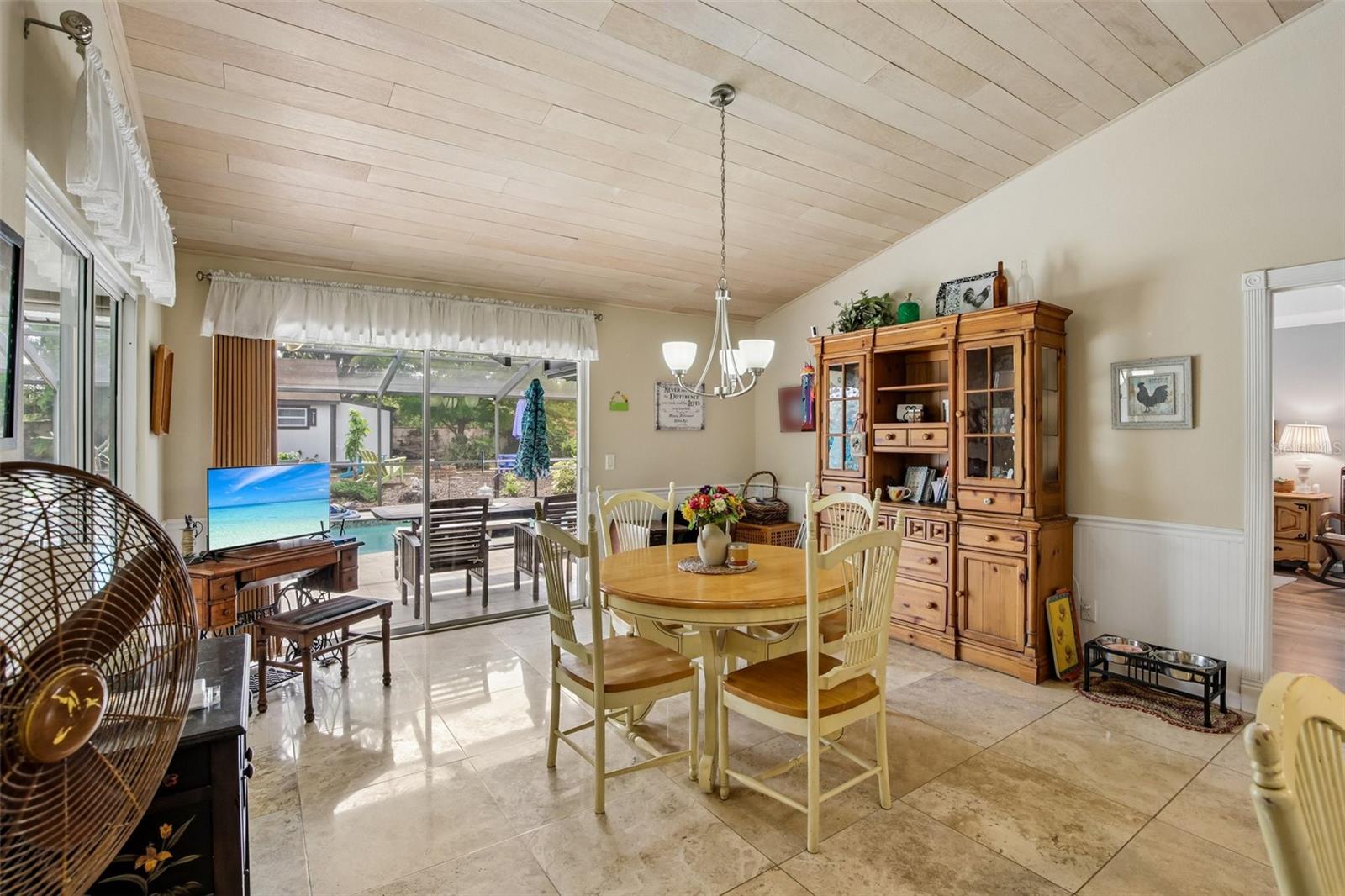 213 N BROCKFIELD DR — photo 16