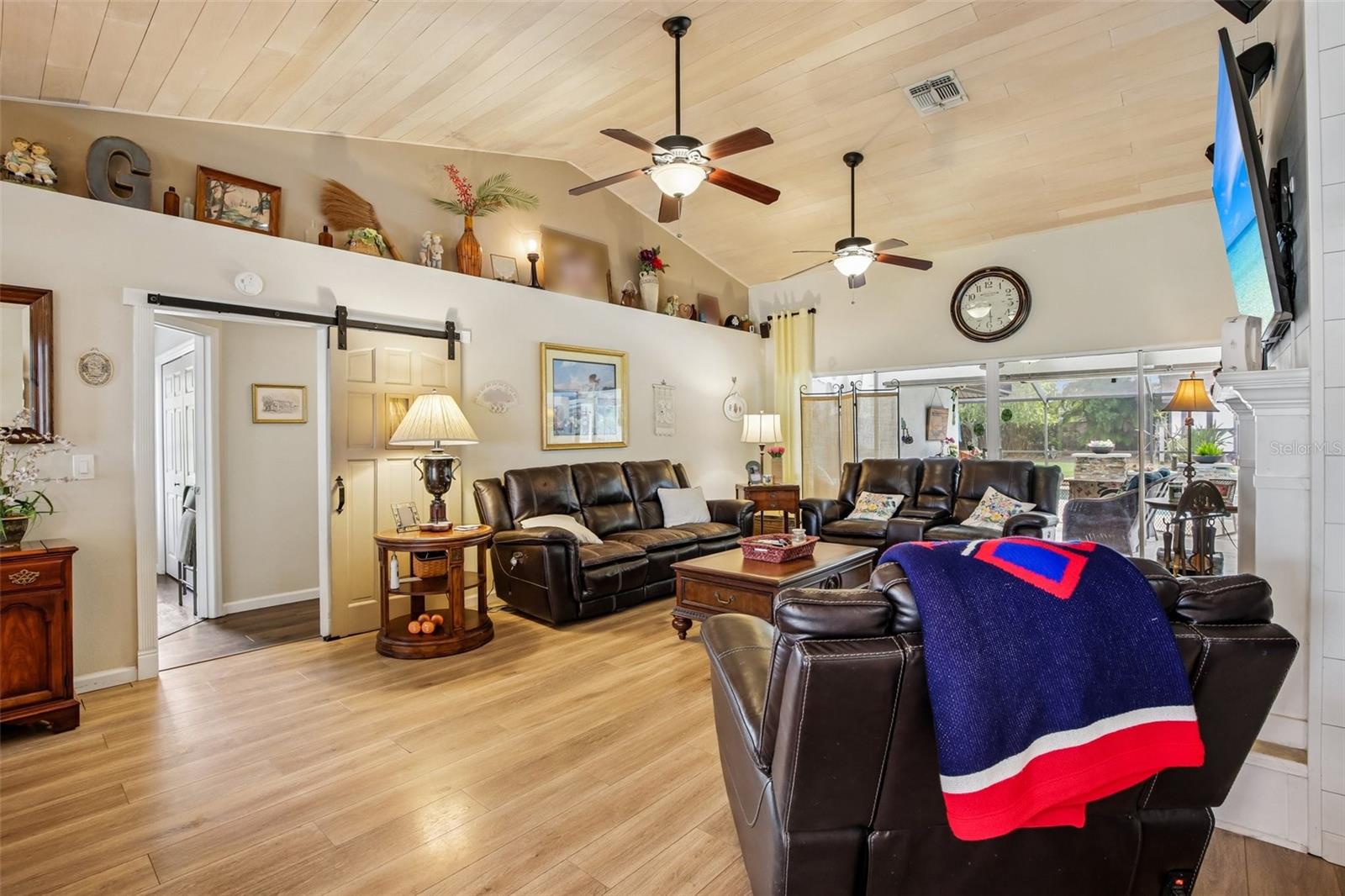 213 N BROCKFIELD DR — photo 10