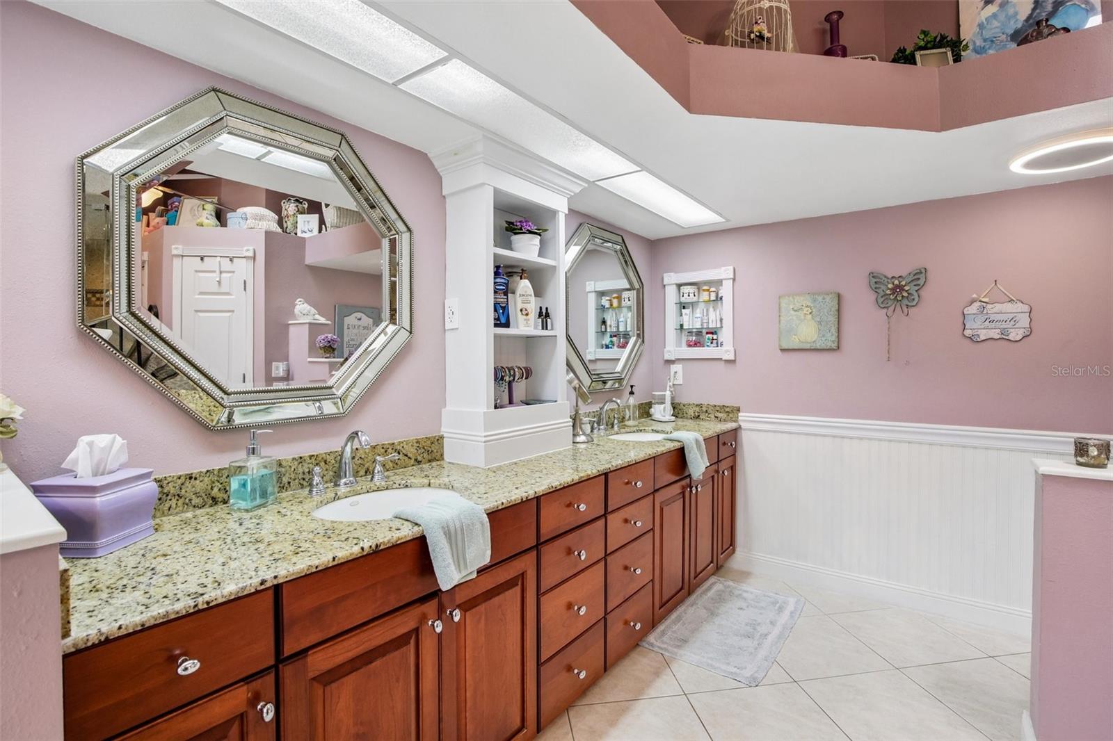 213 N BROCKFIELD DR — photo 36