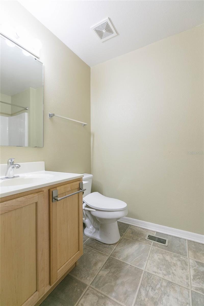 9922 ASHBURN LAKE DR — photo 32