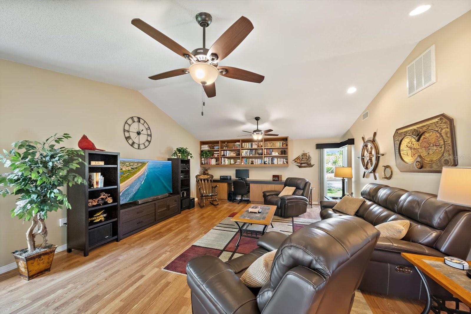 4352 KINGSTON LOOP — photo 23