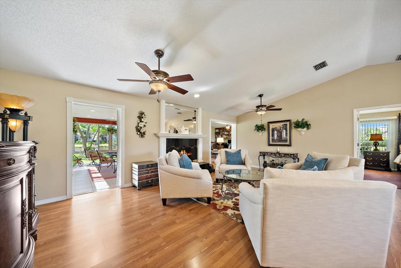4352 KINGSTON LOOP — photo 10