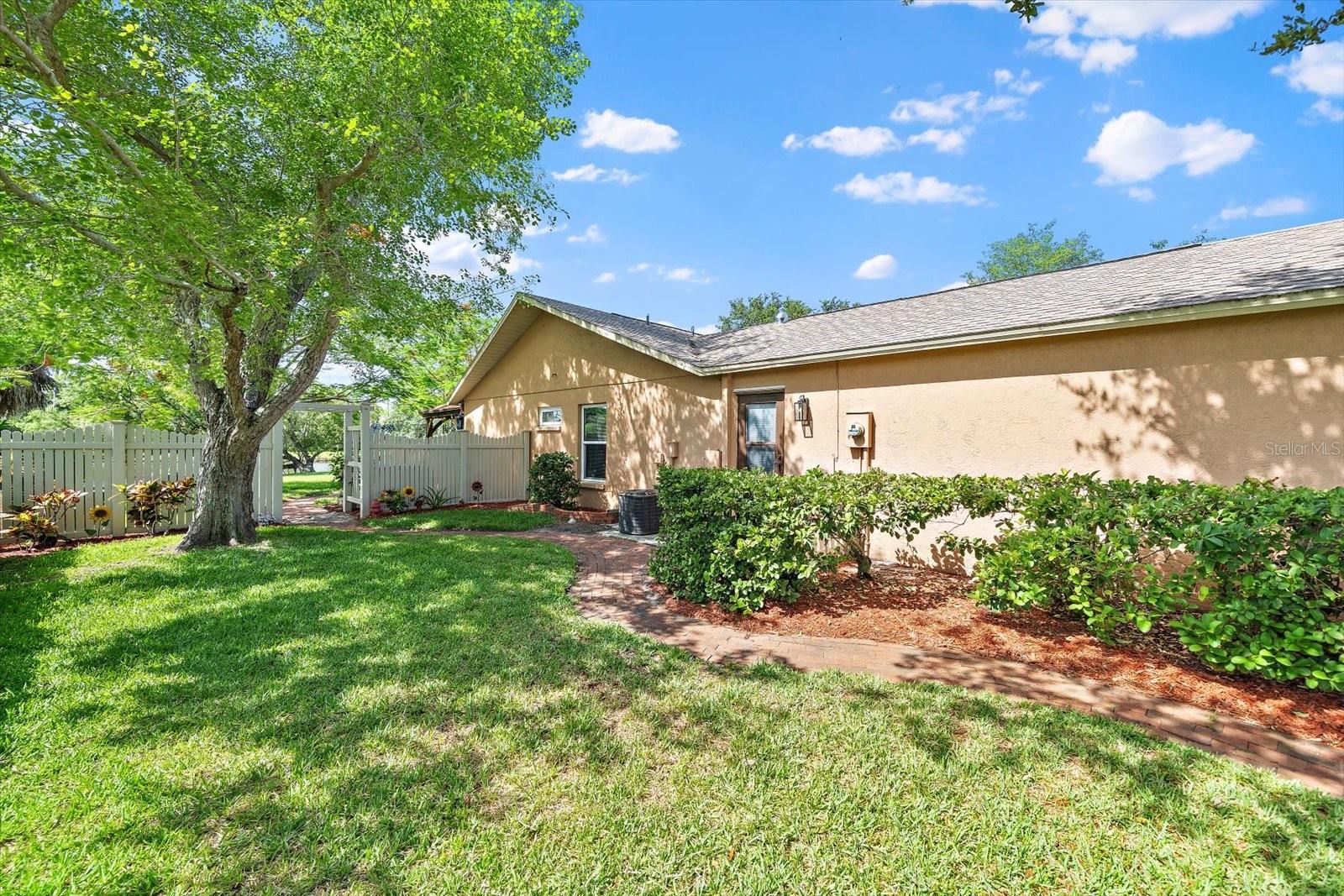 4352 KINGSTON LOOP — photo 37