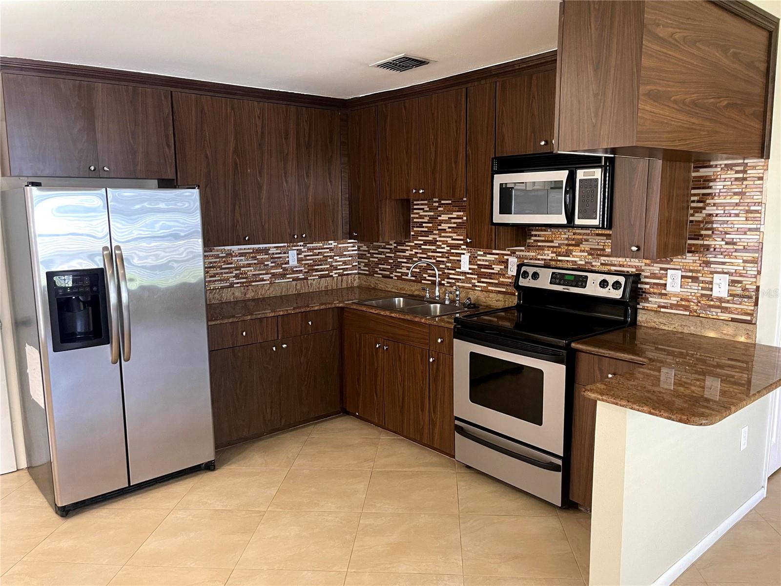 412 W IDLEWILD AVE — photo 35