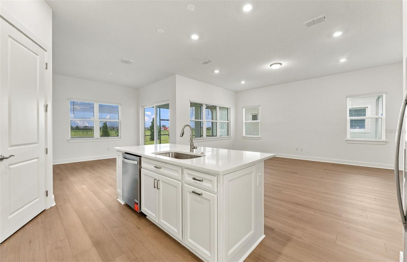 11320 CLAY AVE — photo 4