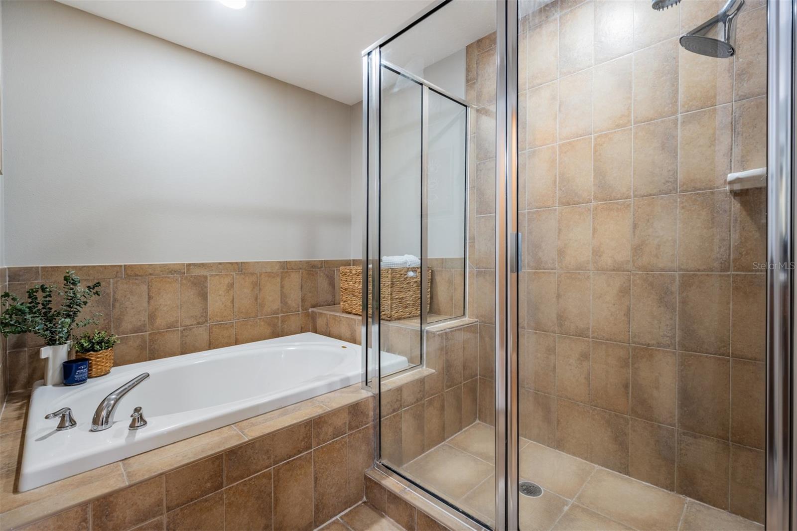 415 BARCELONA DR — photo 25