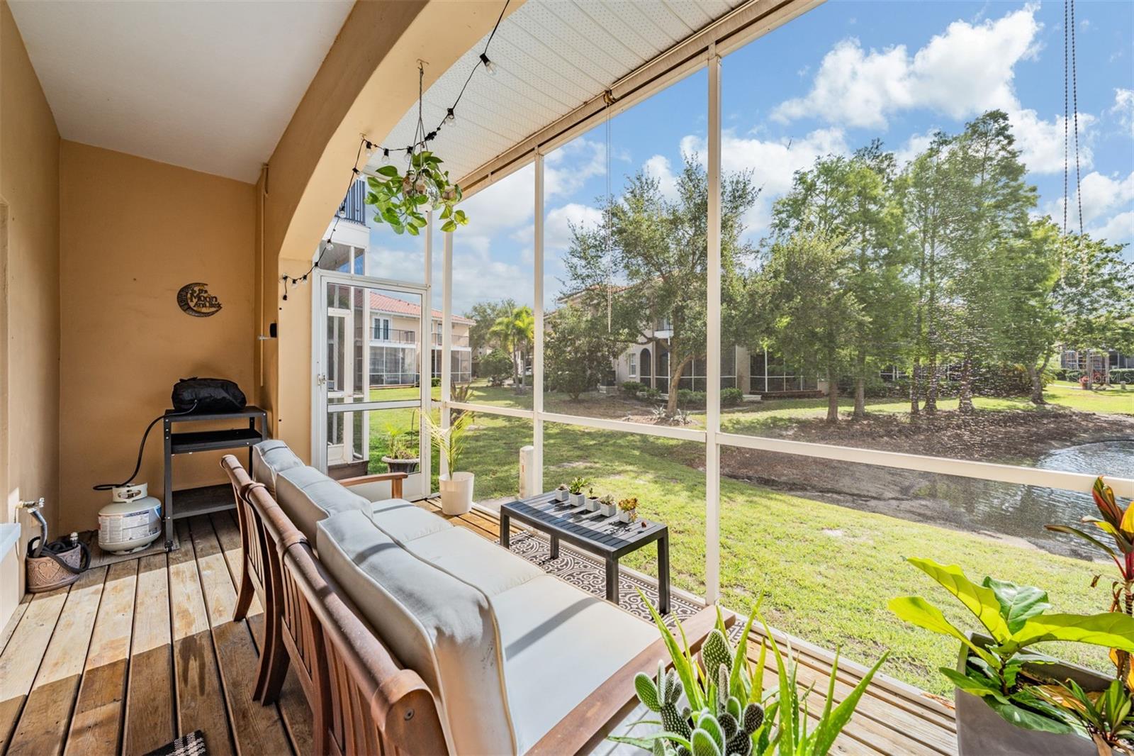 415 BARCELONA DR — photo 32
