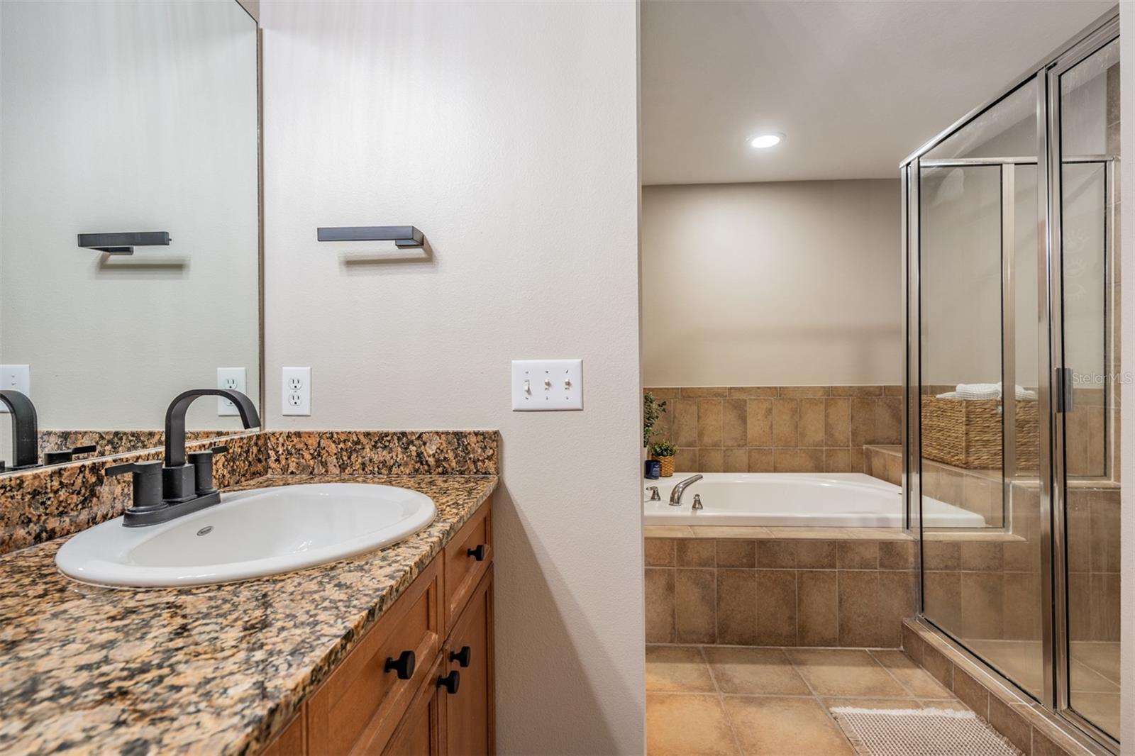 415 BARCELONA DR — photo 24